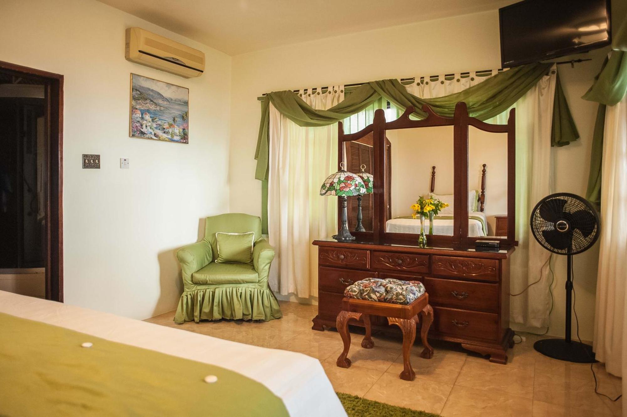 Clarridge View Guesthouse モンテゴ・ベイ エクステリア 写真