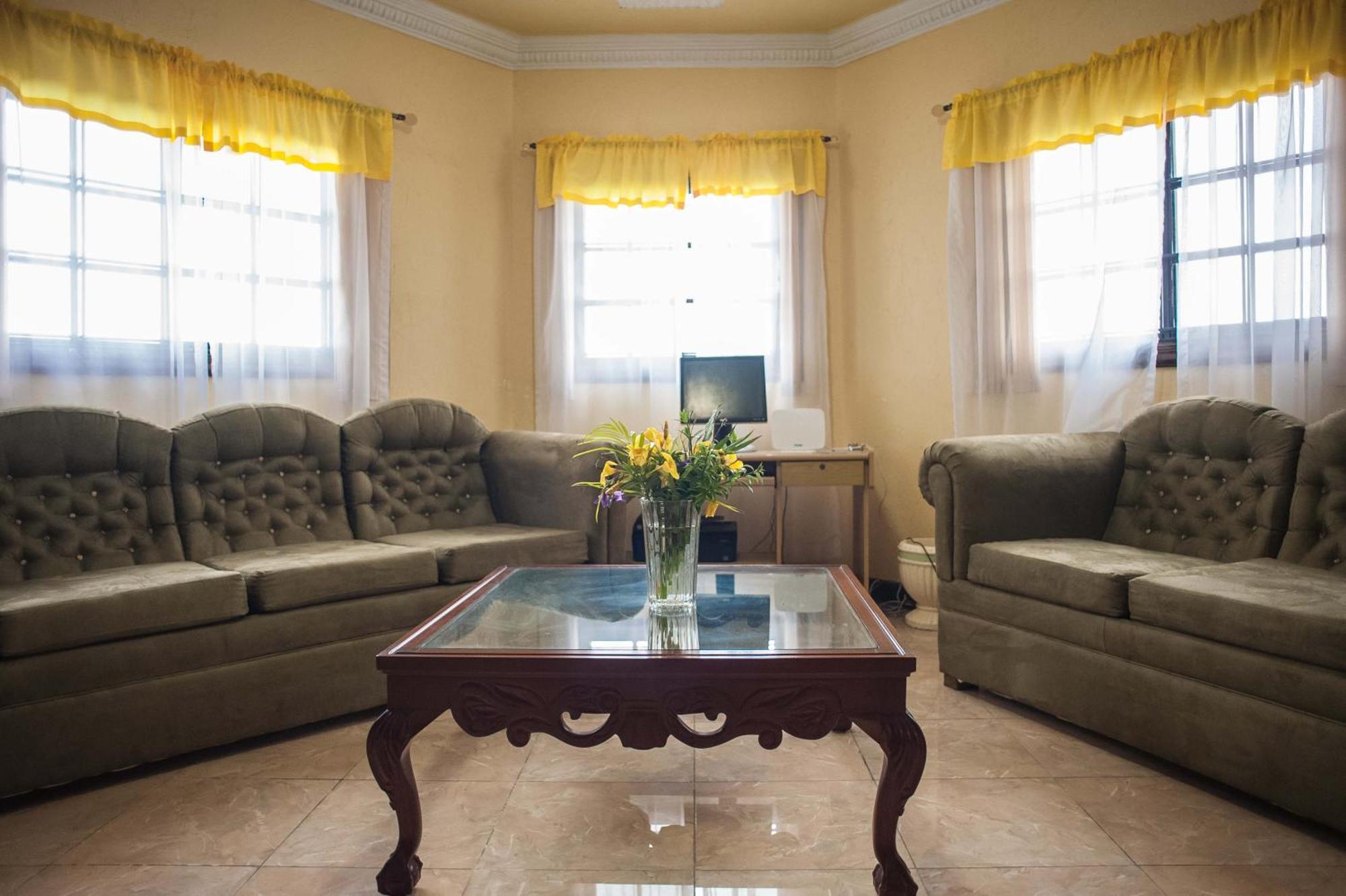 Clarridge View Guesthouse モンテゴ・ベイ エクステリア 写真