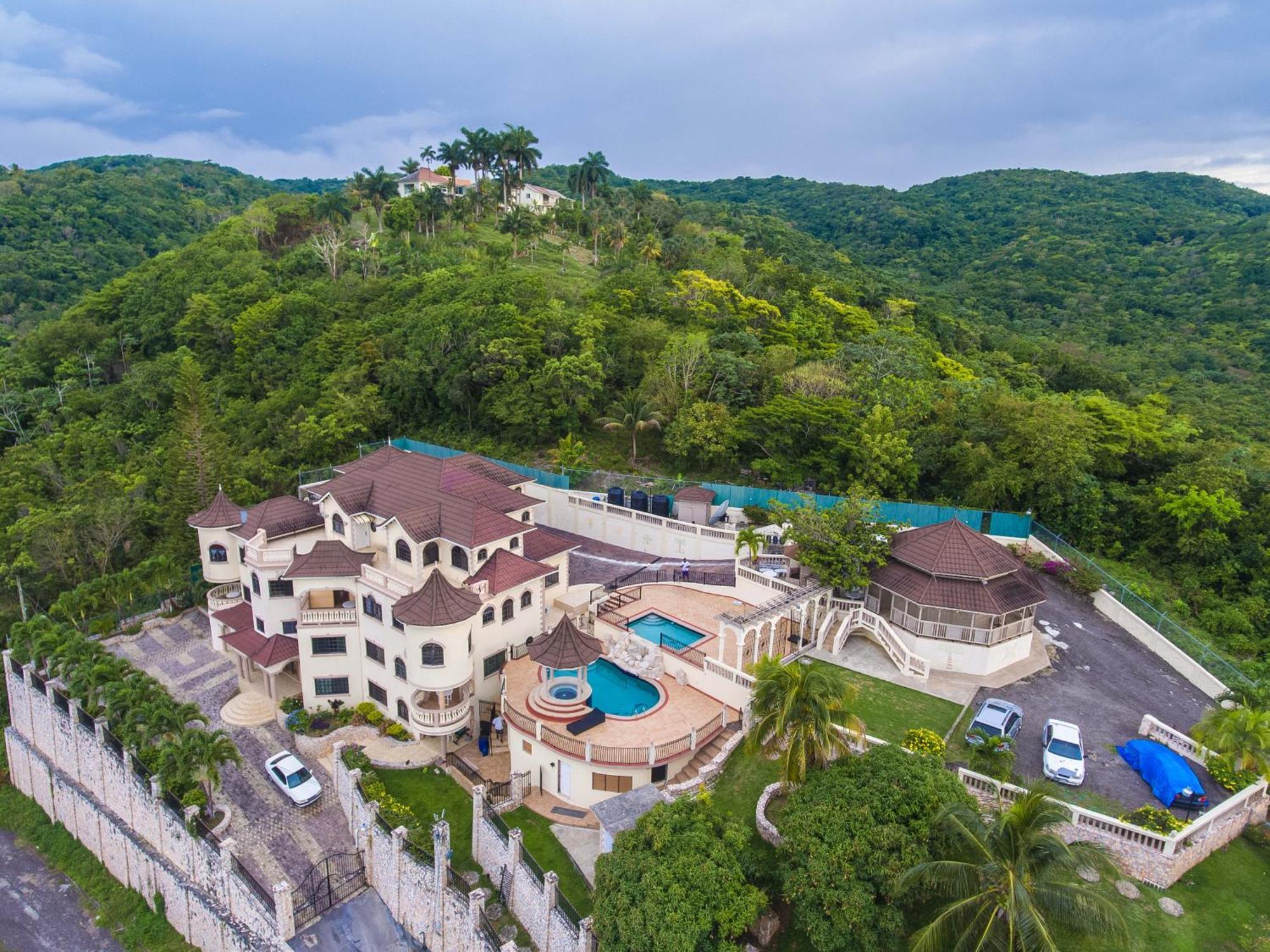 Clarridge View Guesthouse モンテゴ・ベイ エクステリア 写真