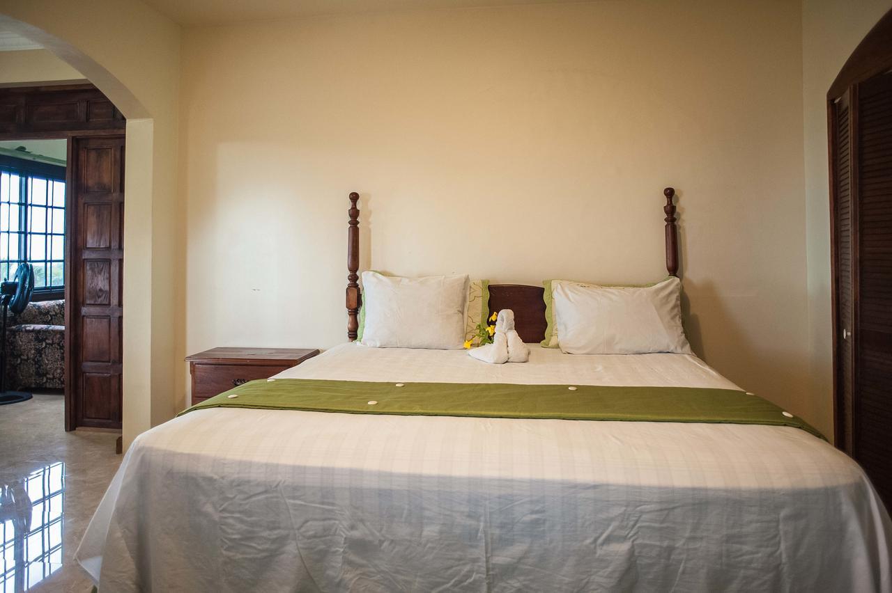 Clarridge View Guesthouse モンテゴ・ベイ エクステリア 写真